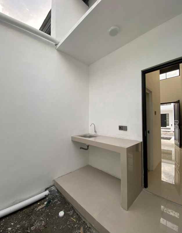 dijual rumah kebraon