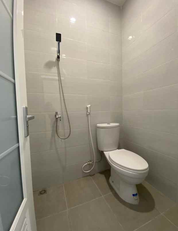 dijual rumah kebraon