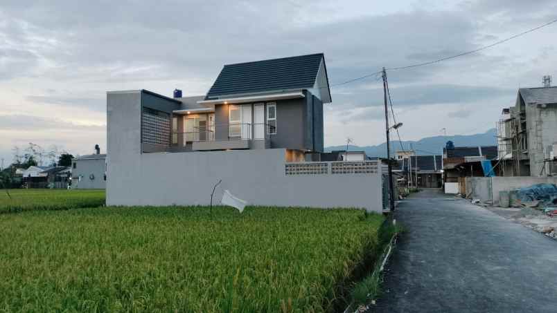 dijual rumah kec cisaranten kulon