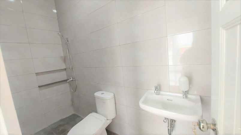 dijual rumah kelapa cengkir kelapa gading