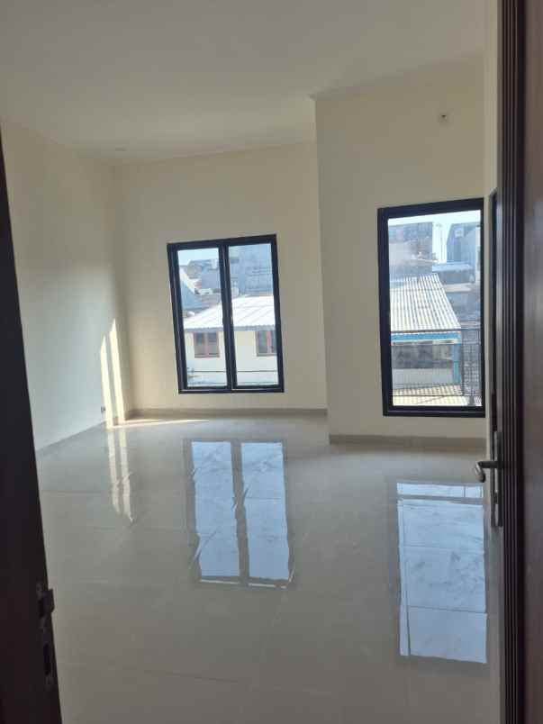 dijual rumah kelapa hybrida kelapa gading