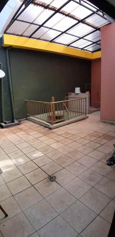 dijual rumah kemang pratama 3