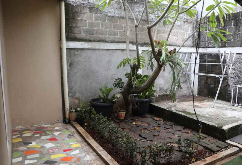 dijual rumah kencana loka lokasi bsd tangerang selatan
