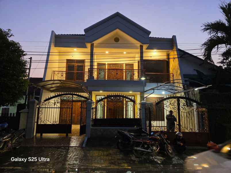 dijual rumah ketintang baru