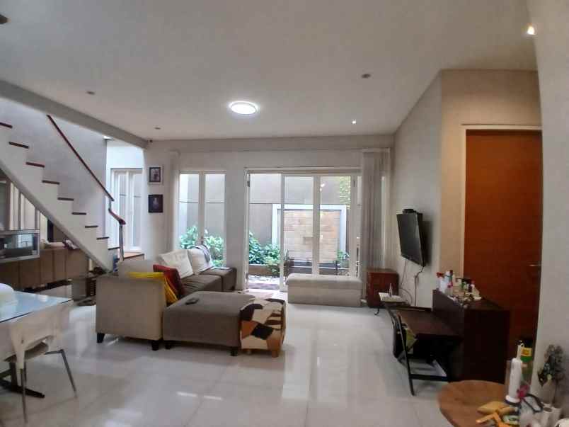 dijual rumah klampis semolo barat