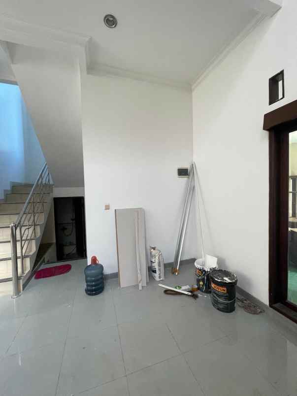 dijual rumah komplek abadi regency