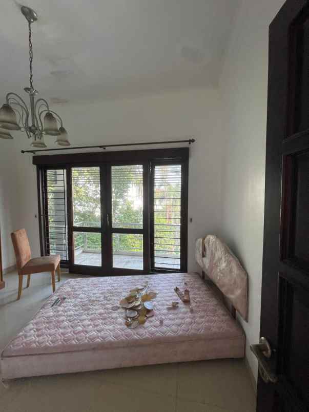 dijual rumah komplek abadi regency