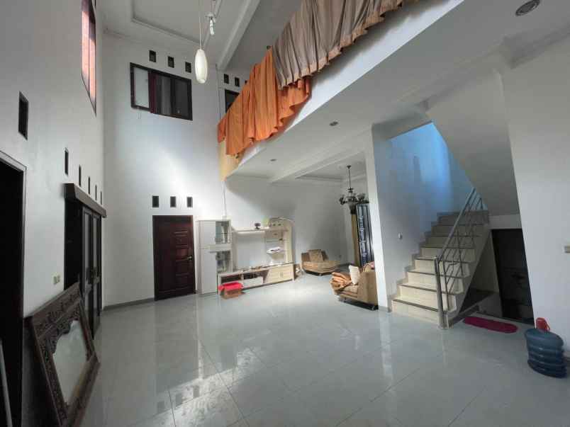 dijual rumah komplek abadi regency