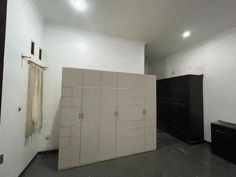 dijual rumah komplek abadi regency