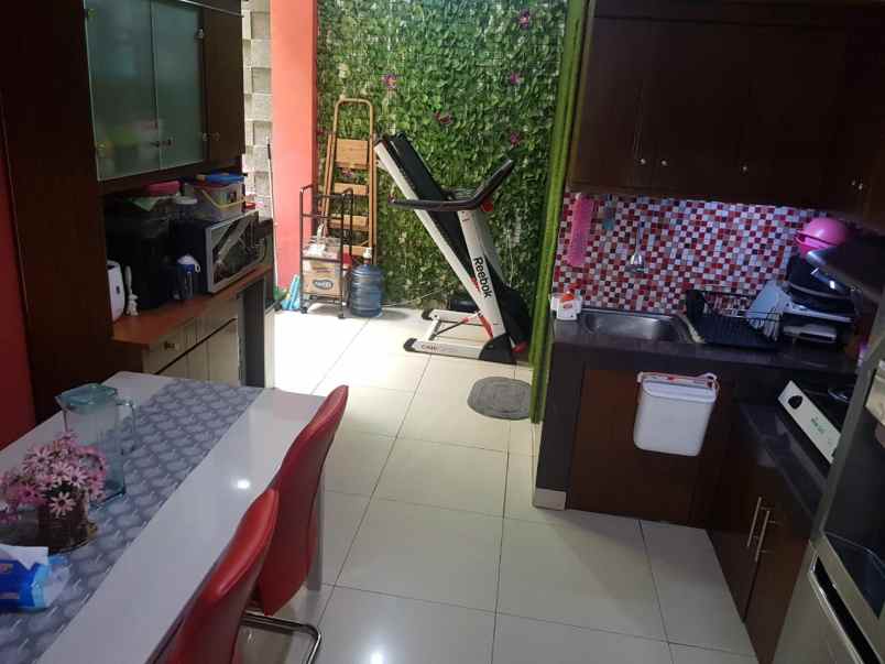 dijual rumah komplek awani residence