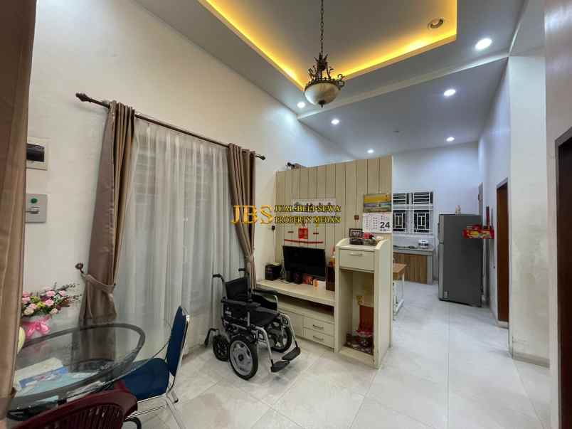 dijual rumah komplek cemara hijau jalan
