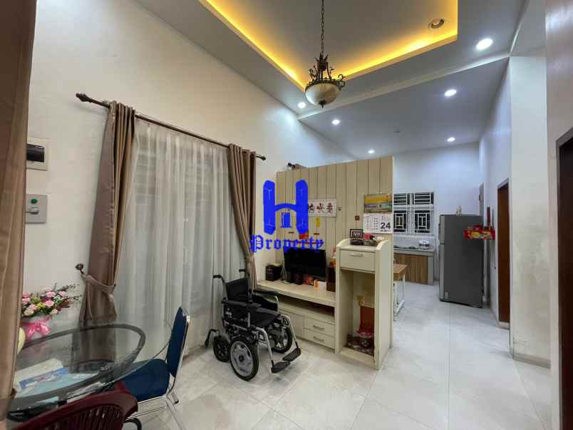 dijual rumah komplek cemara hijau jalan