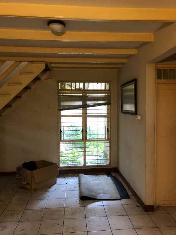 dijual rumah komplek cihanjuang