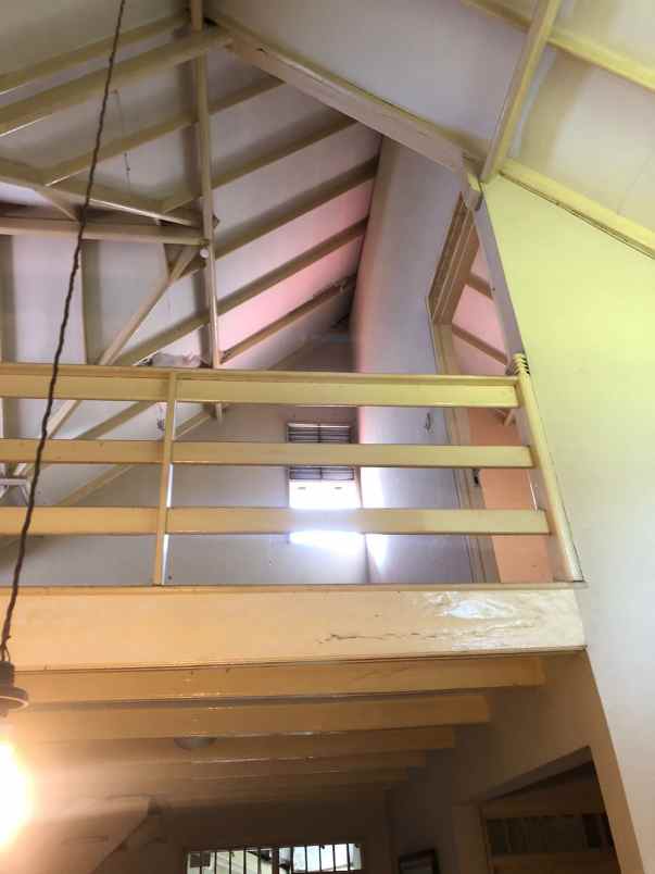 dijual rumah komplek cihanjuang