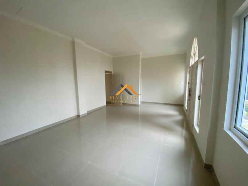 dijual rumah komplek citra garden