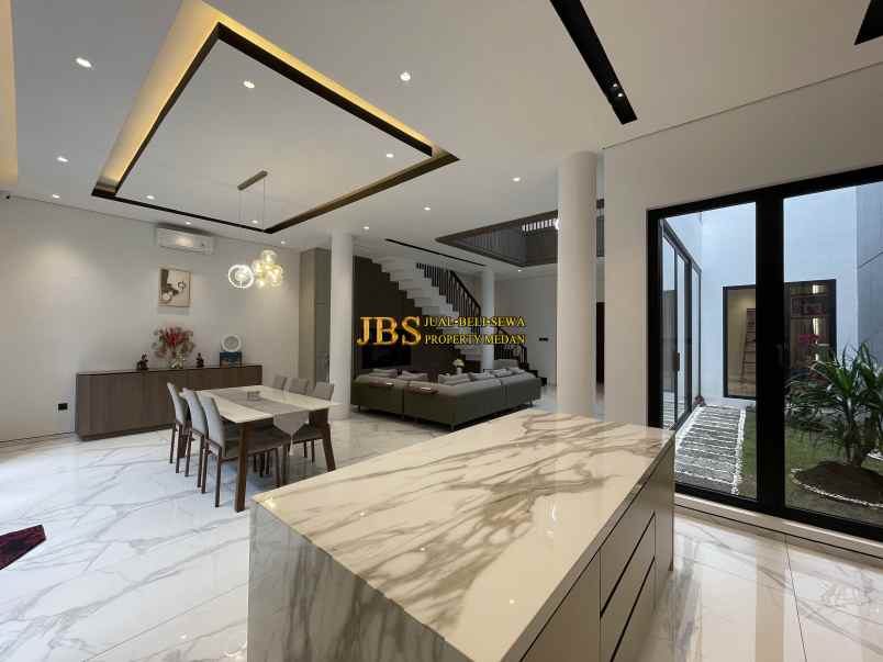 dijual rumah komplek citraland gama