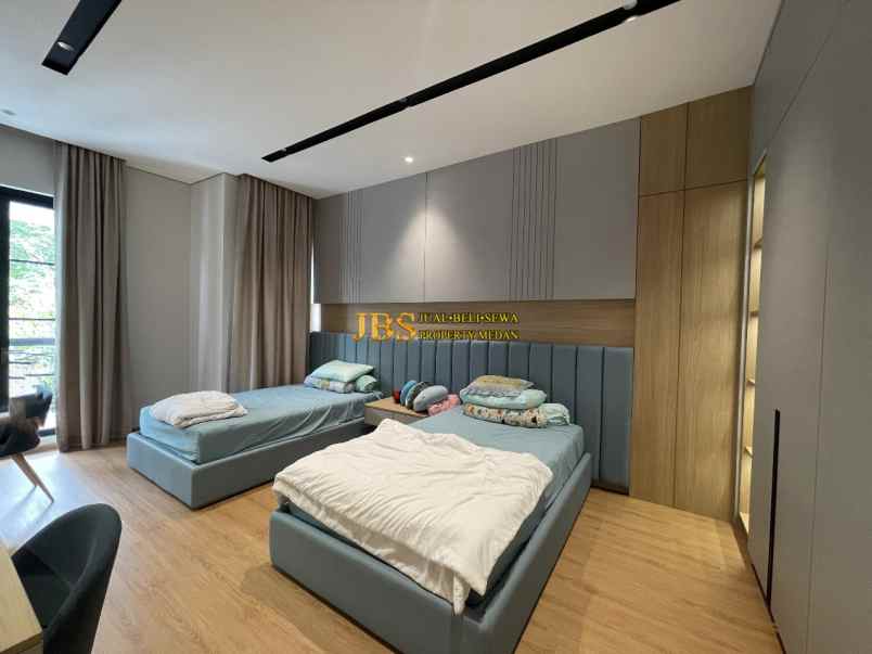 dijual rumah komplek citraland gama
