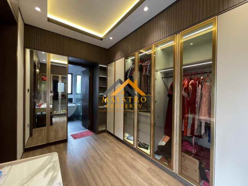 dijual rumah komplek citraland gama