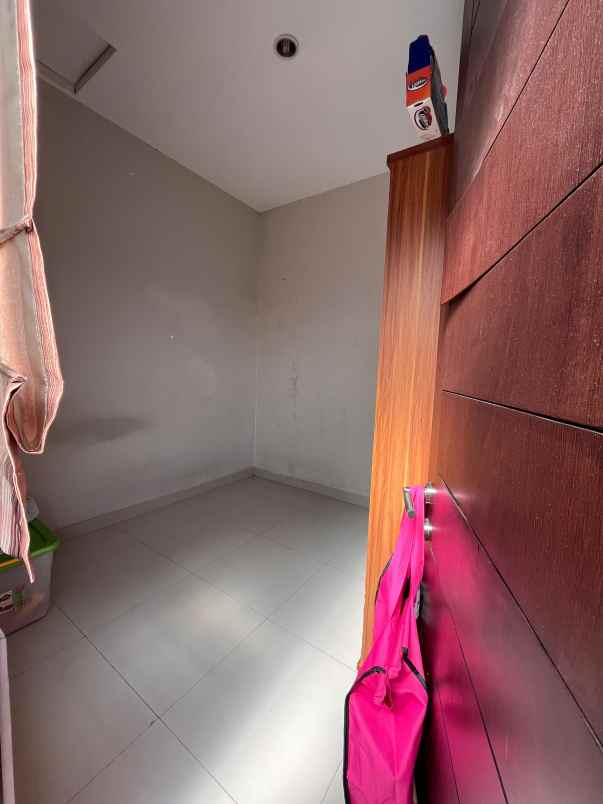 dijual rumah komplek eksklusif grand