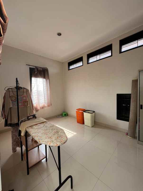 dijual rumah komplek eksklusif grand