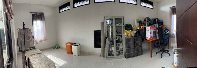 dijual rumah komplek eksklusif grand