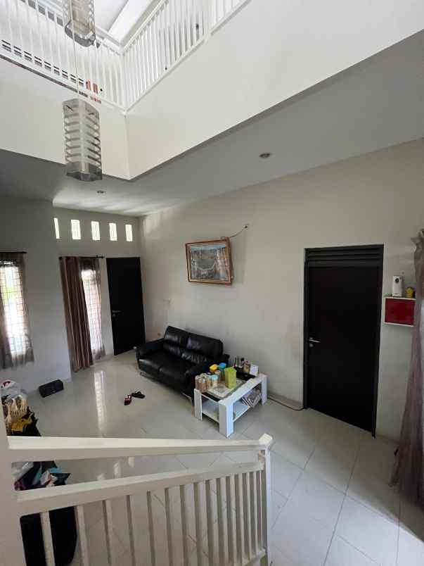 dijual rumah komplek eksklusif grand