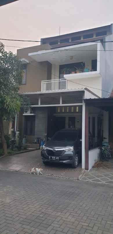 dijual rumah komplek eksklusif grand