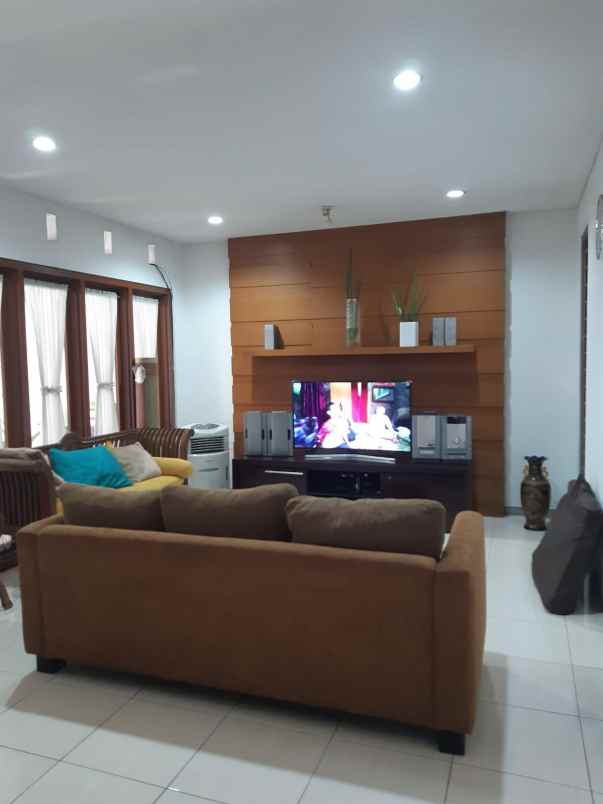 dijual rumah komplek elit batununggal