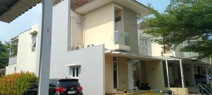 dijual rumah komplek grand parahyangan