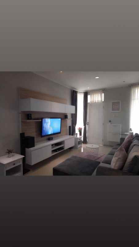 dijual rumah komplek grand parahyangan