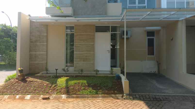 dijual rumah komplek grand parahyangan