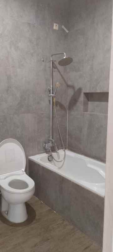 dijual rumah komplek grand parahyangan