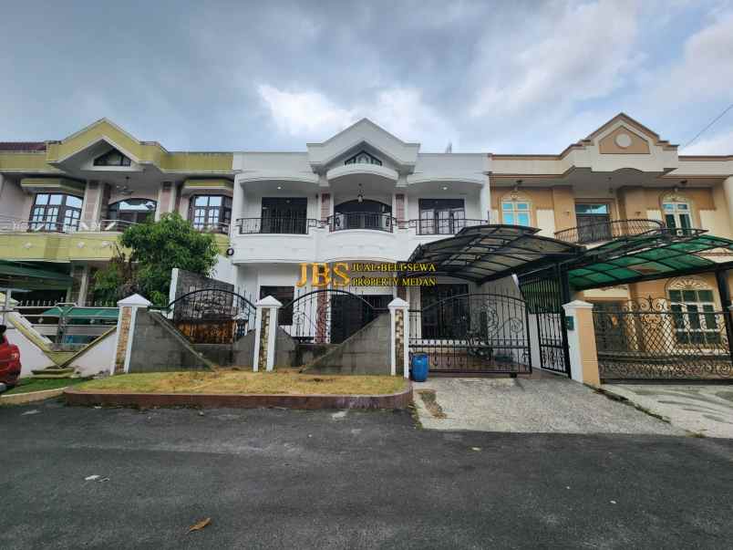 dijual rumah komplek padang golf mansion