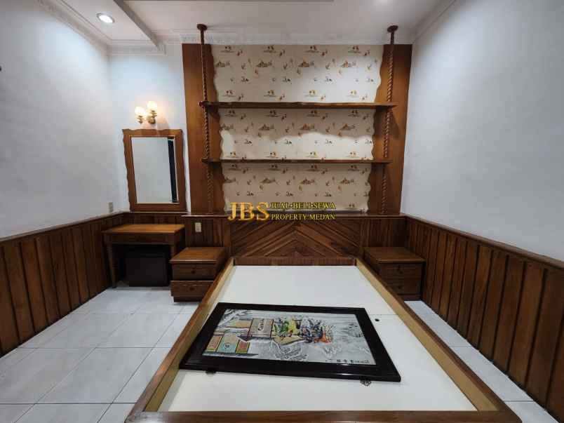 dijual rumah komplek padang golf mansion