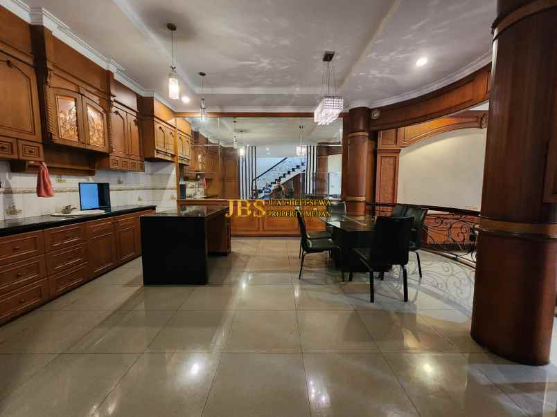 dijual rumah komplek padang golf mansion