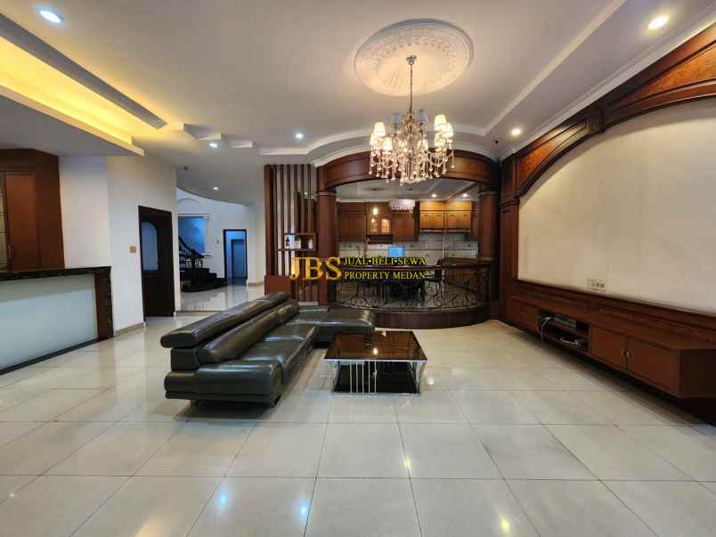 dijual rumah komplek padang golf mansion
