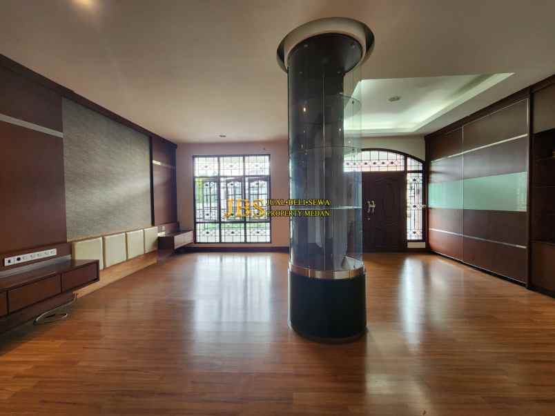 dijual rumah komplek padang golf mansion