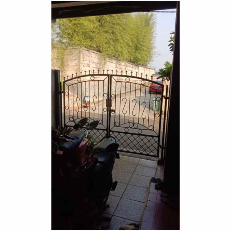 dijual rumah komplek pondok jagung 2