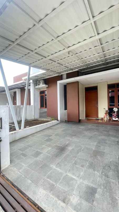 dijual rumah komplek puri dago antapani