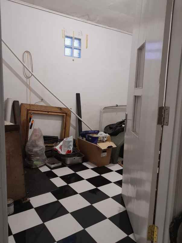 dijual rumah komplek sariwangi