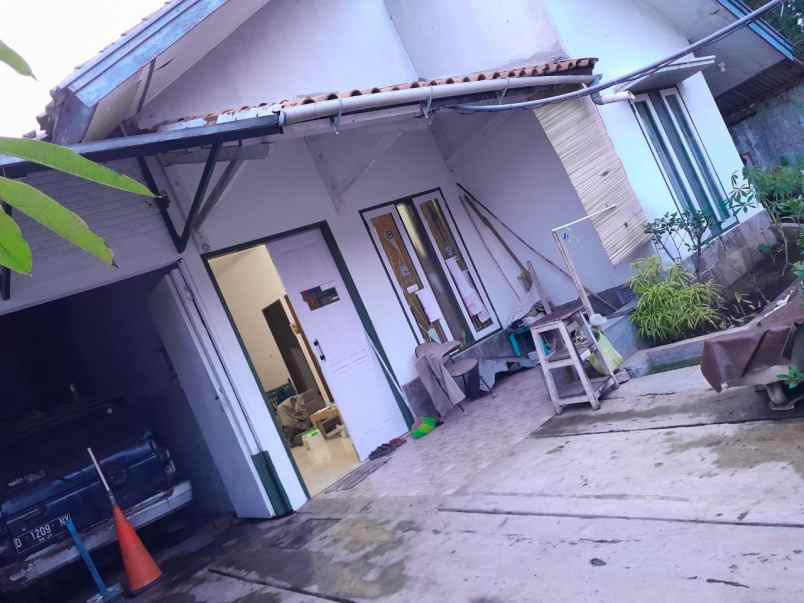 dijual rumah komplek sariwangi