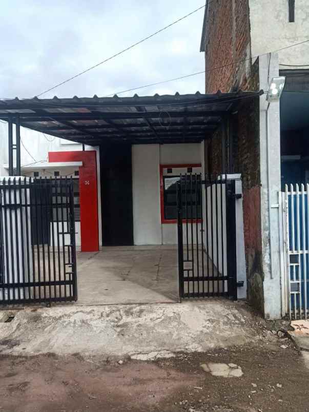 dijual rumah komplek saturnus regency