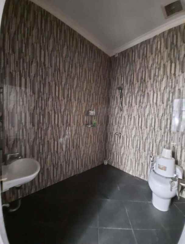 dijual rumah komplek sentosa asih