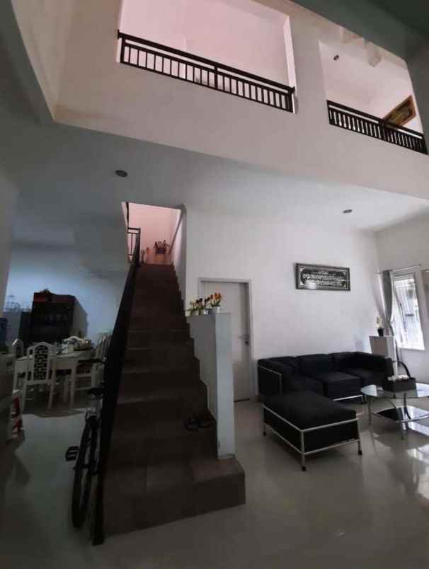 dijual rumah komplek sentosa asih