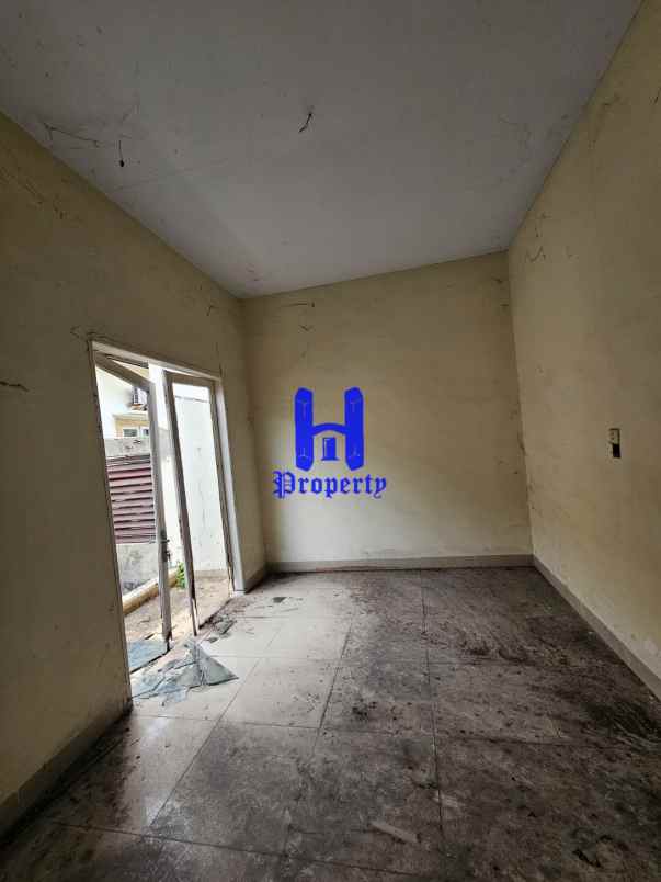 dijual rumah komplek somerset regency