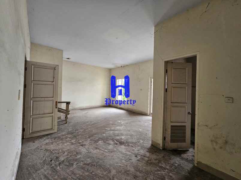 dijual rumah komplek somerset regency