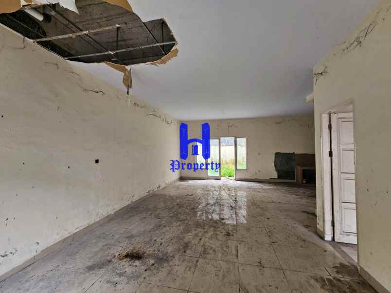 dijual rumah komplek somerset regency