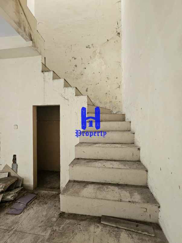 dijual rumah komplek somerset regency