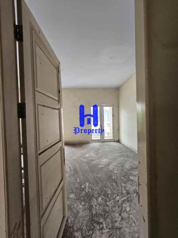 dijual rumah komplek somerset regency