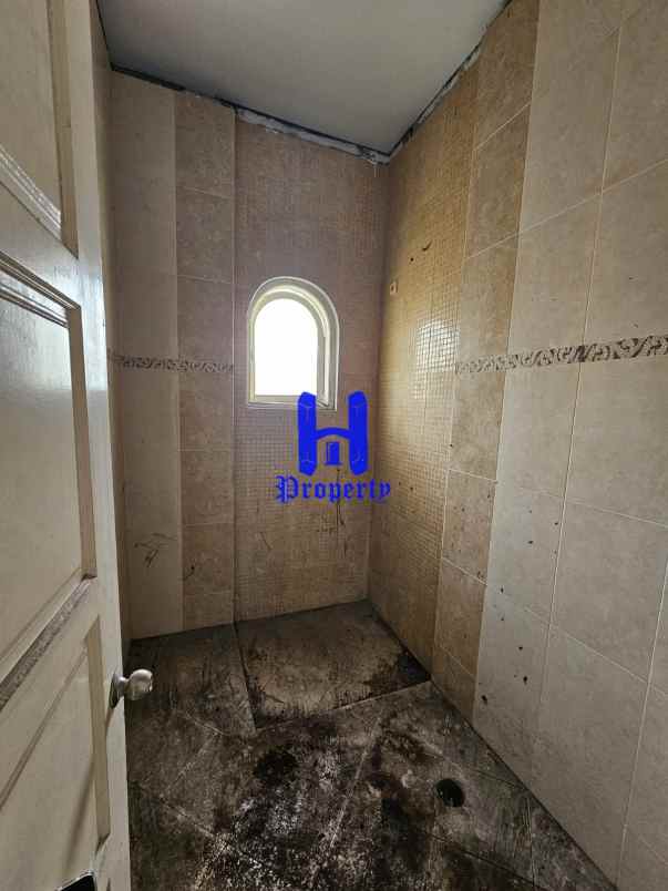 dijual rumah komplek somerset regency